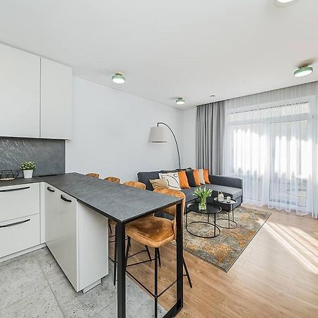 Lovely Apartment With Private Terrace By Urban Rent Kaunas Exteriör bild