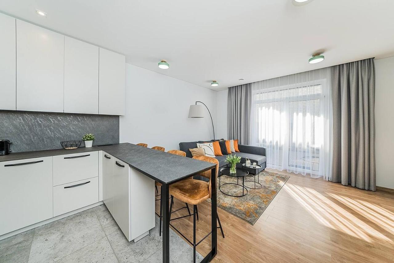 Lovely Apartment With Private Terrace By Urban Rent Kaunas Exteriör bild