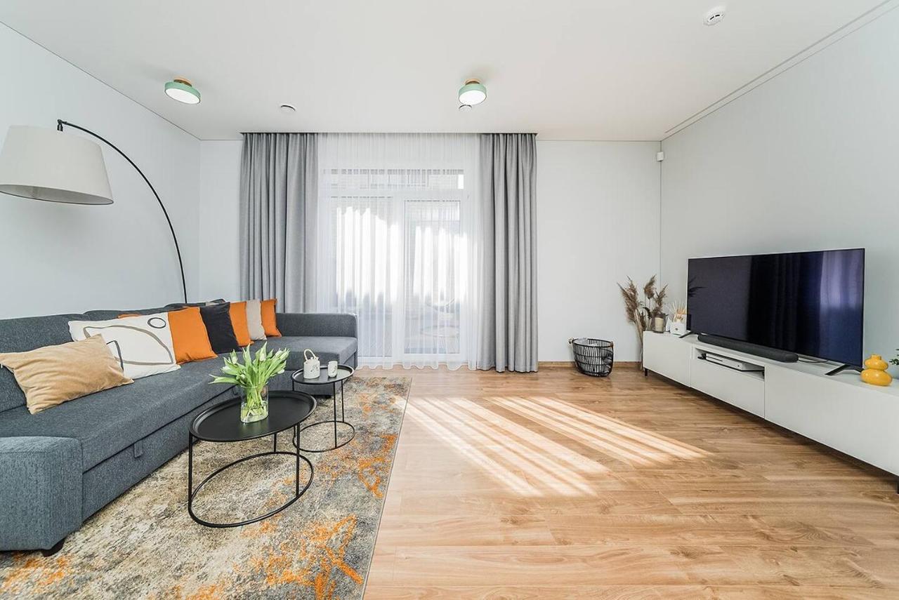Lovely Apartment With Private Terrace By Urban Rent Kaunas Exteriör bild