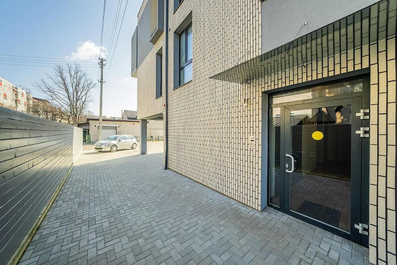 Lovely Apartment With Private Terrace By Urban Rent Kaunas Exteriör bild