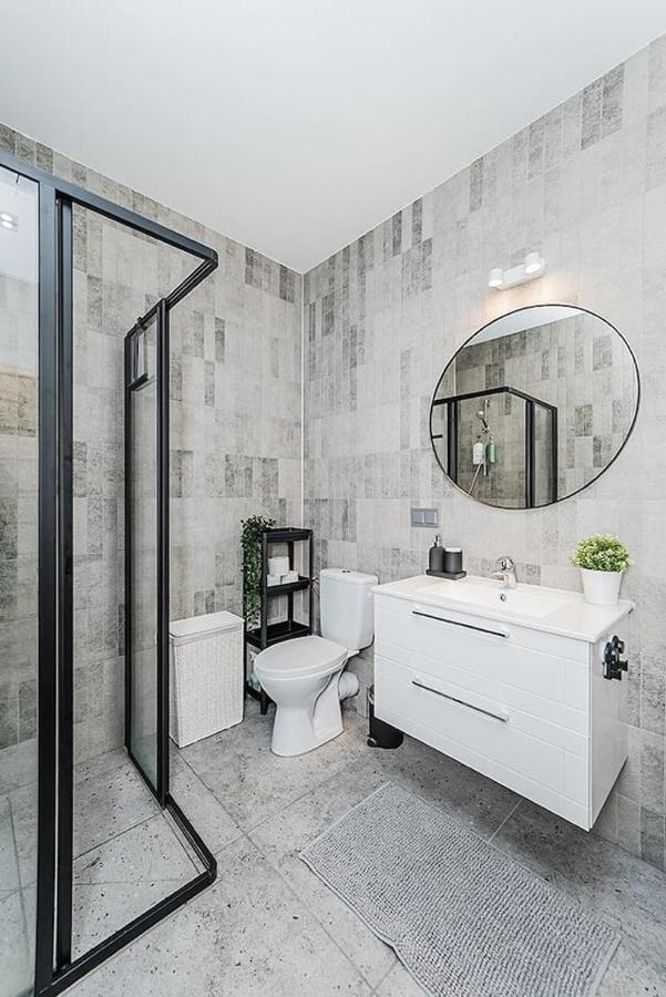 Lovely Apartment With Private Terrace By Urban Rent Kaunas Exteriör bild