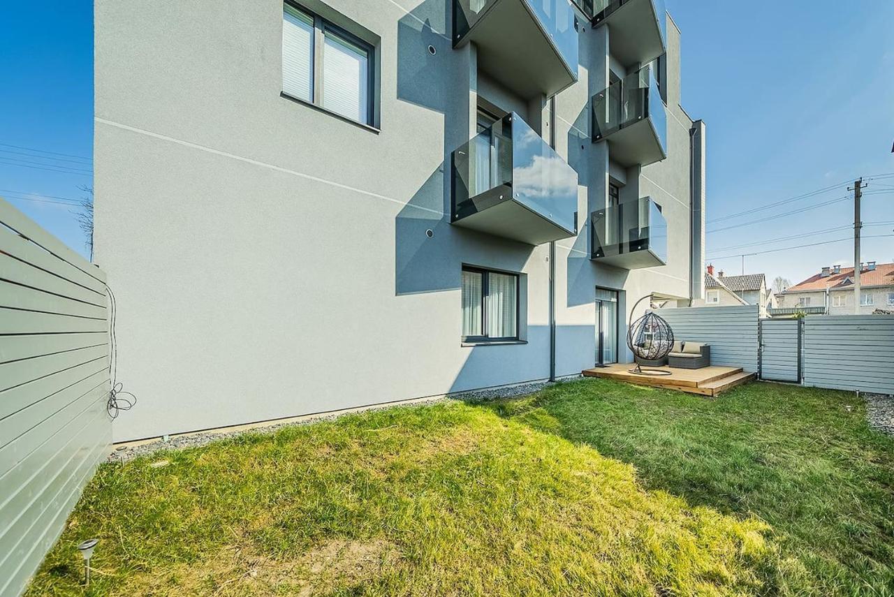 Lovely Apartment With Private Terrace By Urban Rent Kaunas Exteriör bild
