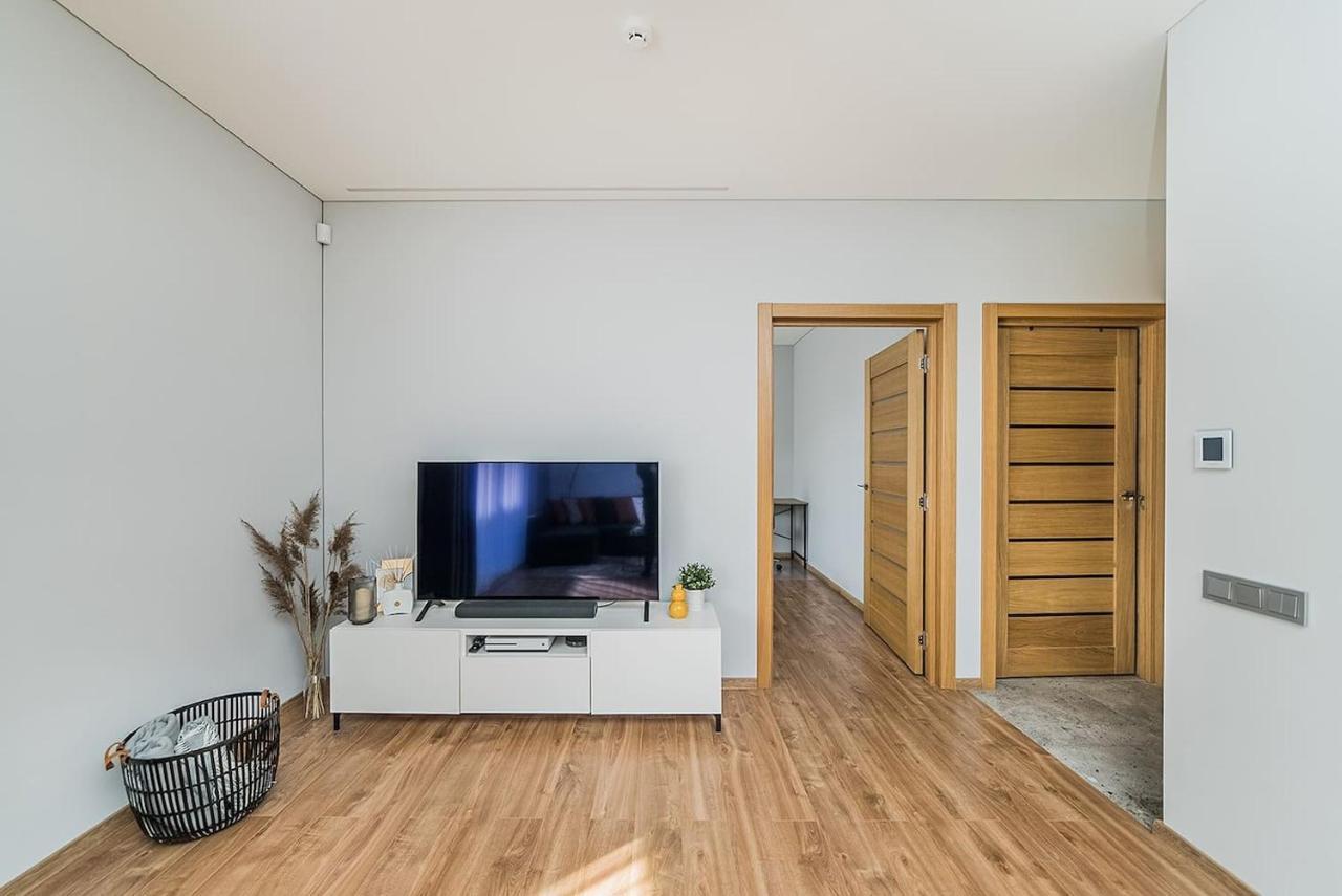 Lovely Apartment With Private Terrace By Urban Rent Kaunas Exteriör bild